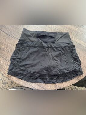 Athleta Black Active Trucool
Athletic Ruffle Skort size extra small